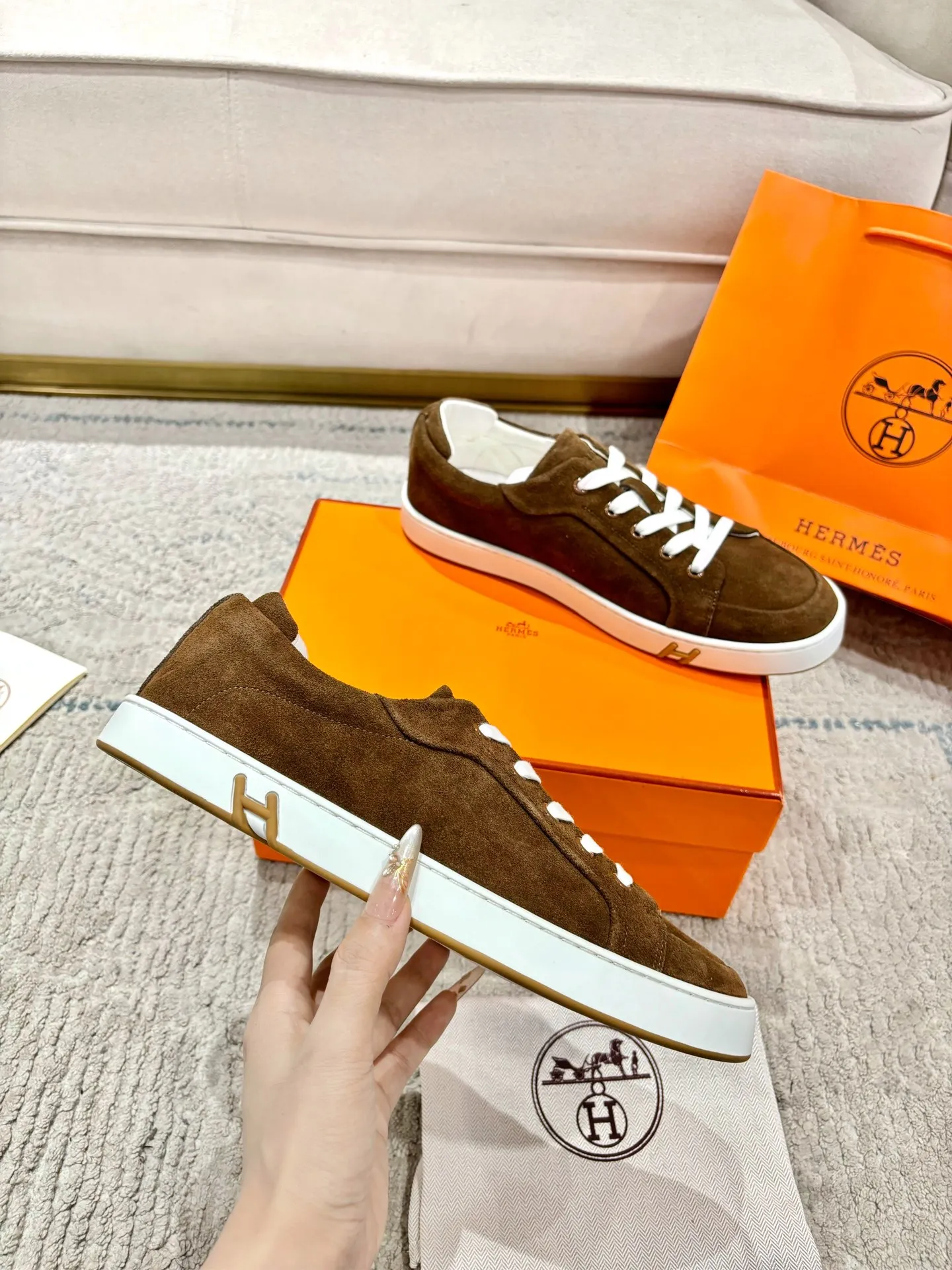 Factory direct sales p640🐘🐘Women's shoes Women's clothing Men's ➕10 Hermes·Hermès 2025ss new Lucky series men's leather loafers casual sports shoes for women Top version 🔝Original purchase, development and production👍🏻 This Hermès sports shoe is made of calfskin and suede goatskin, with iconic "H" details on the side, creating a dynamic and fashionable style. 💘 💜Material: original imported first-layer cowhide 💛Inner lining: original customized soft sheepskin 💚Sole: original molded non-slip TPU outsole ❤️Sole thickness: about 2.5cm 🤍Number of yards: 35-45👣 (40 for women and 45 for men, custom-made and non-refundable